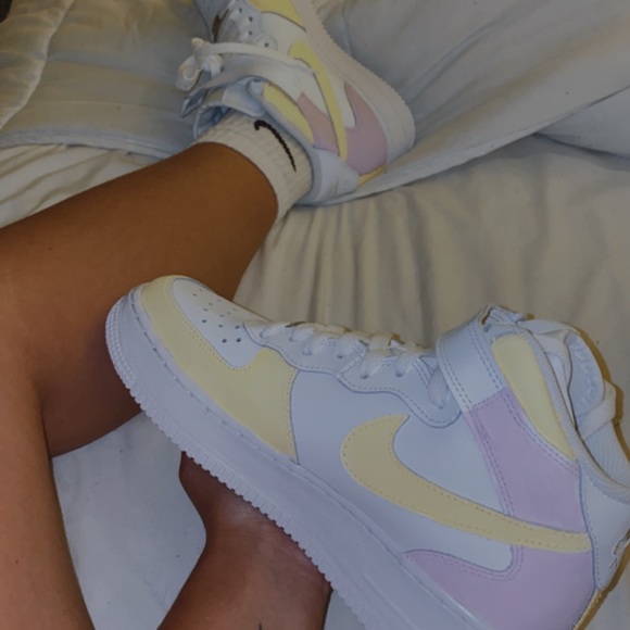 Nike Shoes - Nike air force mids